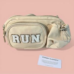 Stoney Clover Pre-customnized sand sporty fanny pack with blanc mini glitter RUN
